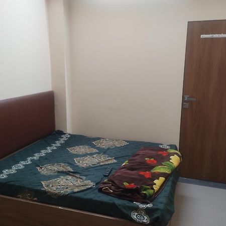 Hotel Metro Althan Szúrat Kültér fotó