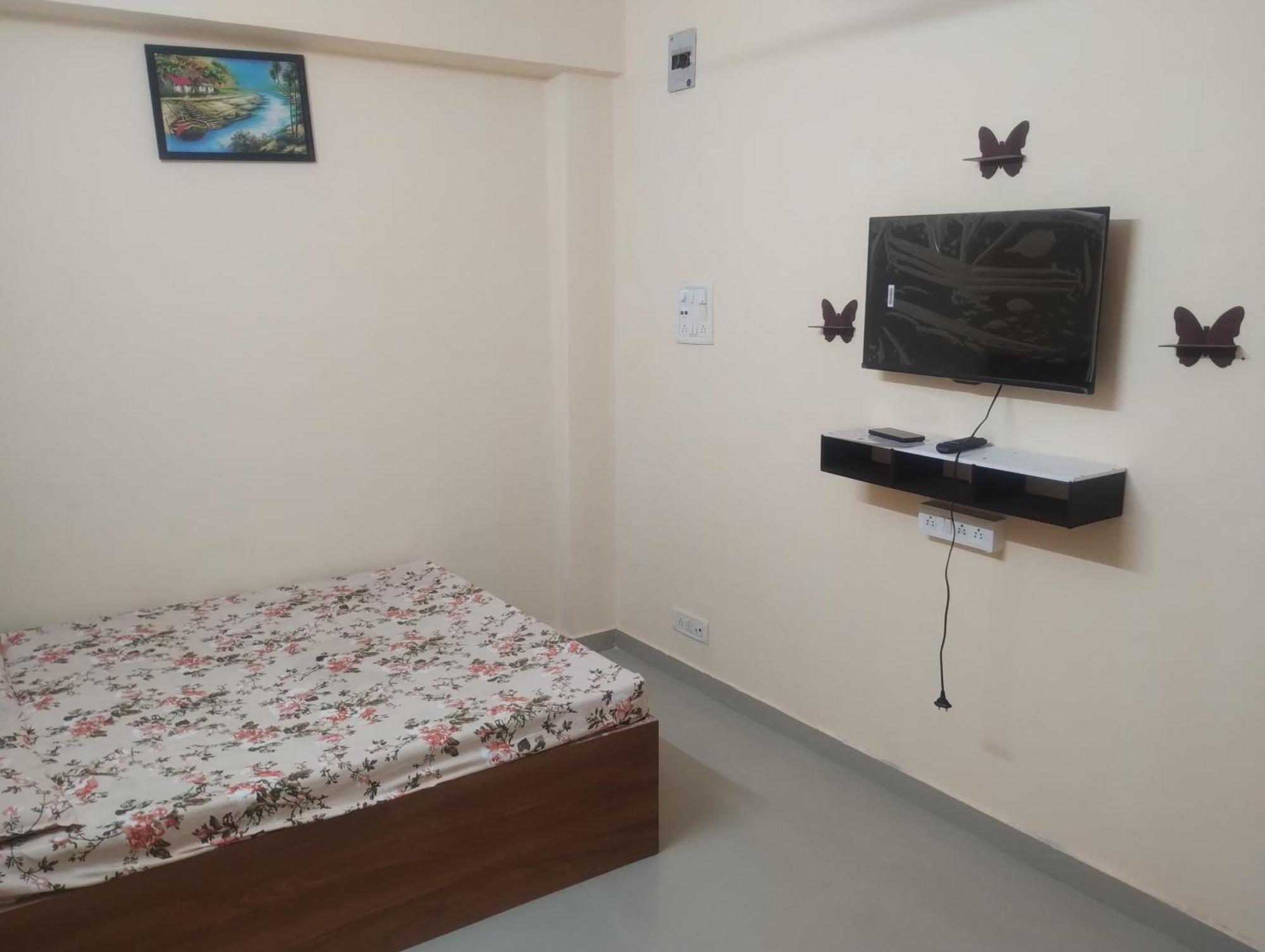 Hotel Metro Althan Szúrat Kültér fotó