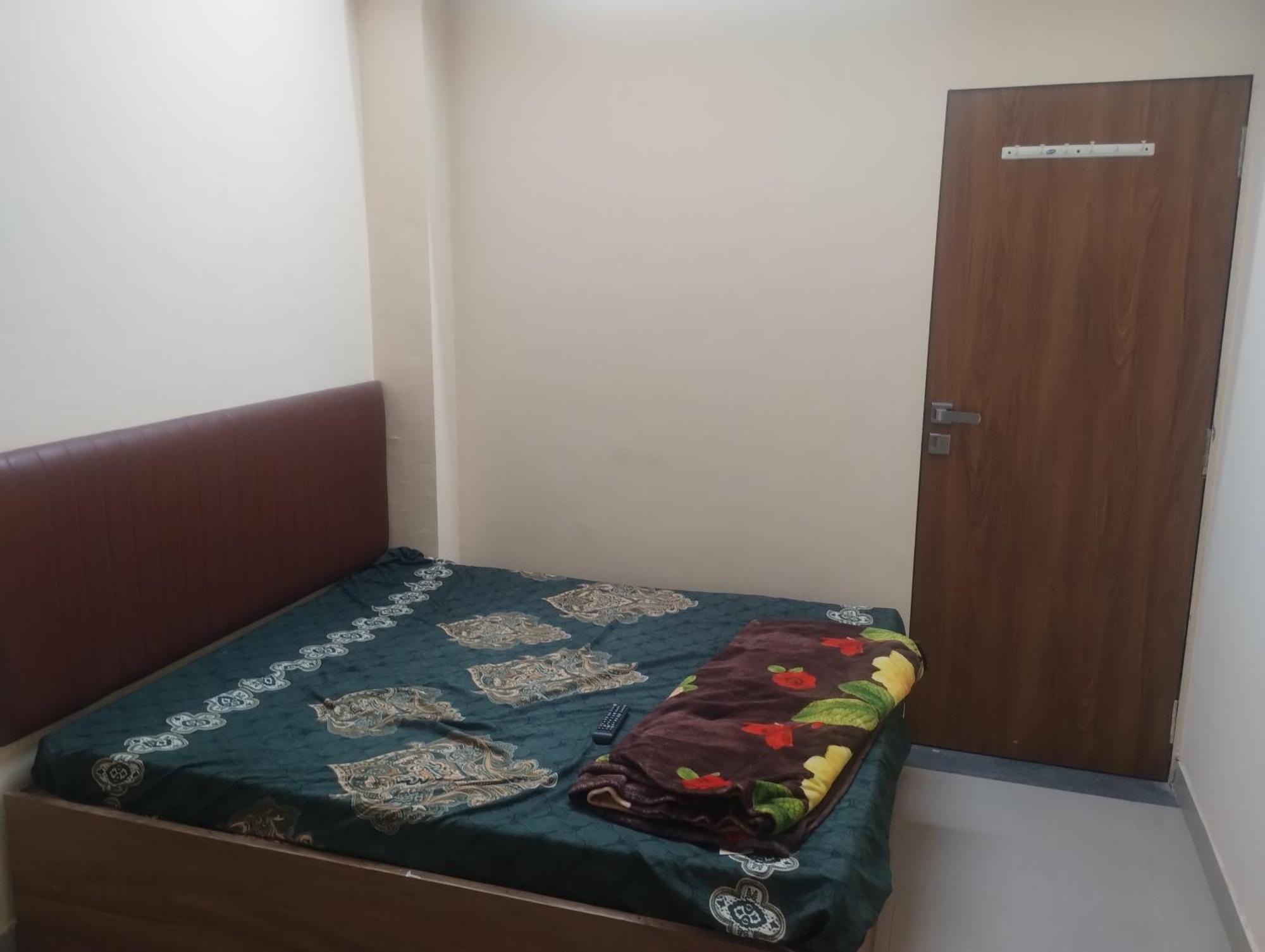 Hotel Metro Althan Szúrat Kültér fotó