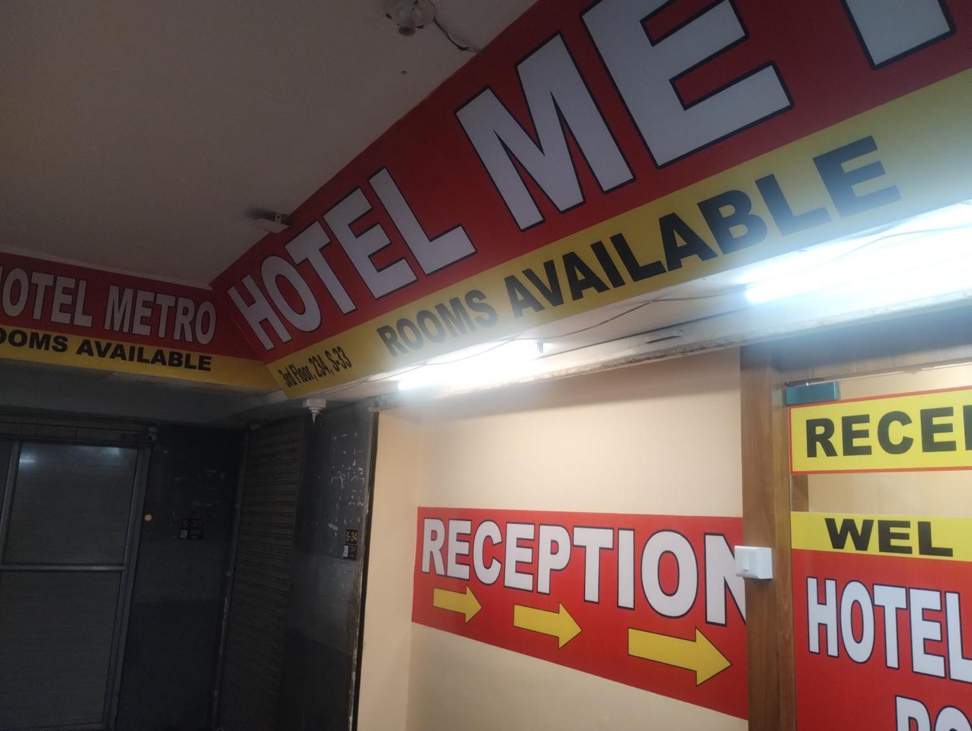 Hotel Metro Althan Szúrat Kültér fotó