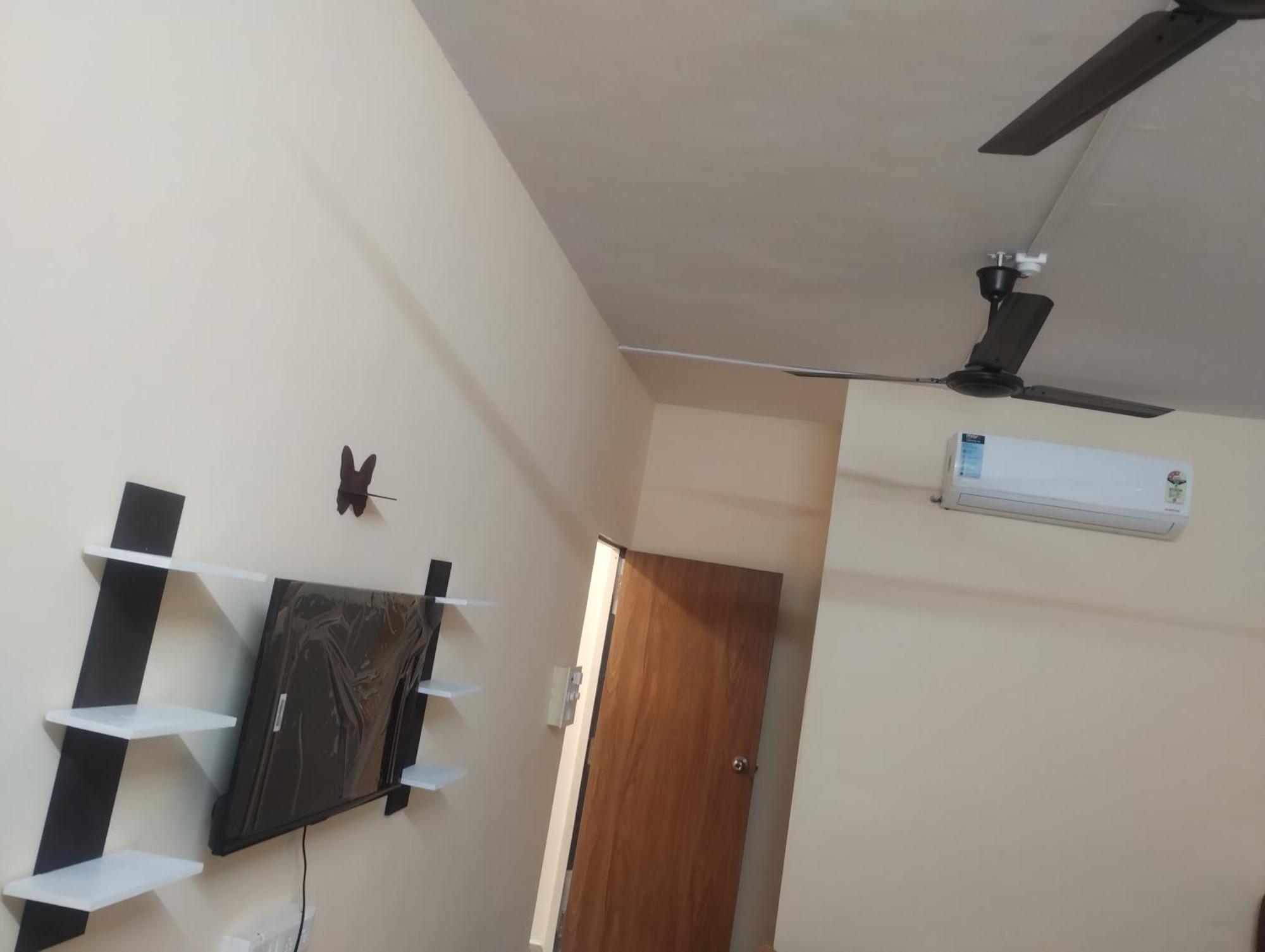 Hotel Metro Althan Szúrat Kültér fotó